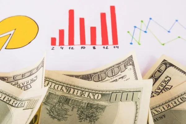 Biểu tượng mã hóa dữ liệu với ổ khóa và dòng dữ liệu an toàn